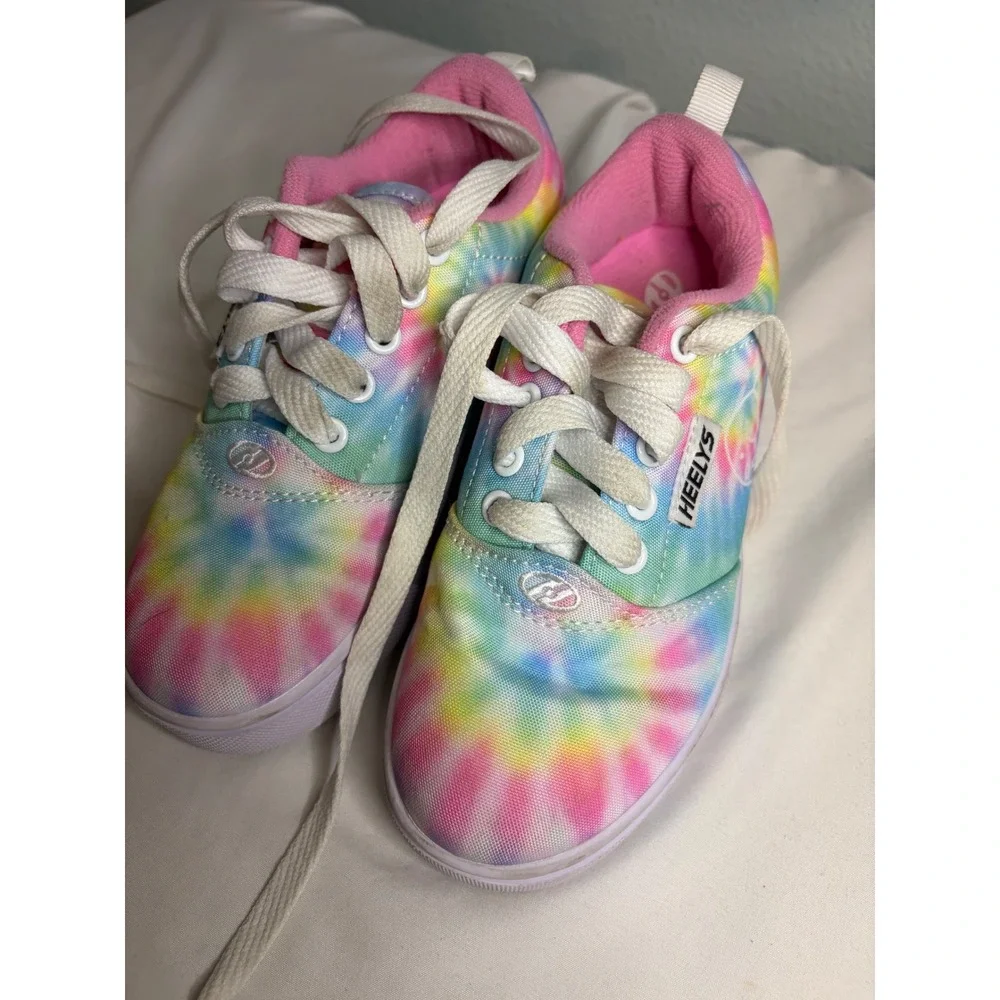 Heelys Kids Tie Dye Roller Shoes Pink Blue Yellow Lace Up Sneakers Youth 1
